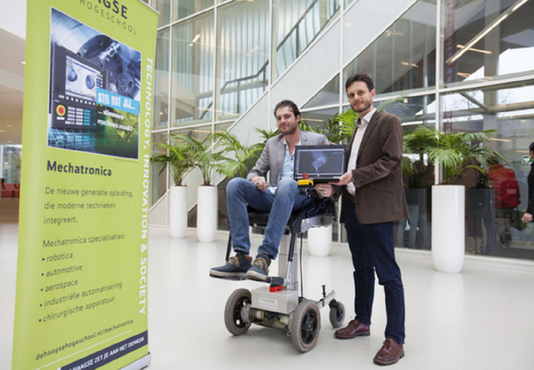 Rolstoel rijdt zelf naar huis