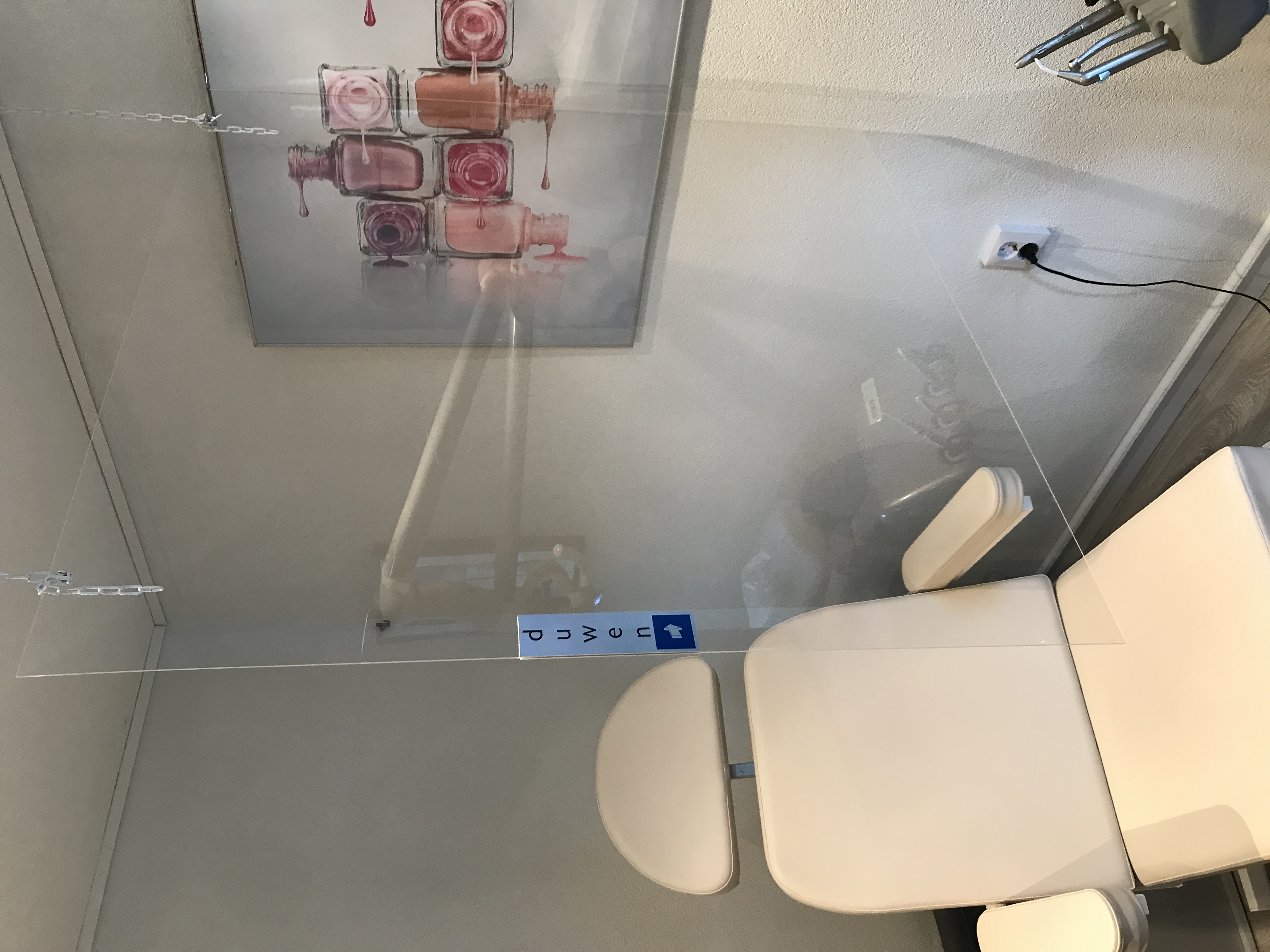 Monkapjes weer verplicht bij de pedicure. 